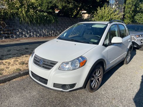 Used 2013 Suzuki SX4 Premium AWD/4WD image 5