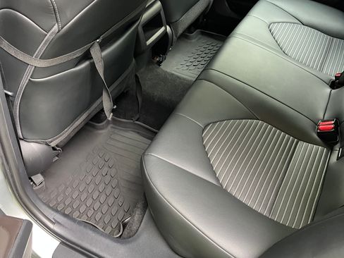 Used 2022 Toyota Camry SE FWD image 13