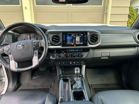 Used 2018 Toyota Tacoma Limited image 8