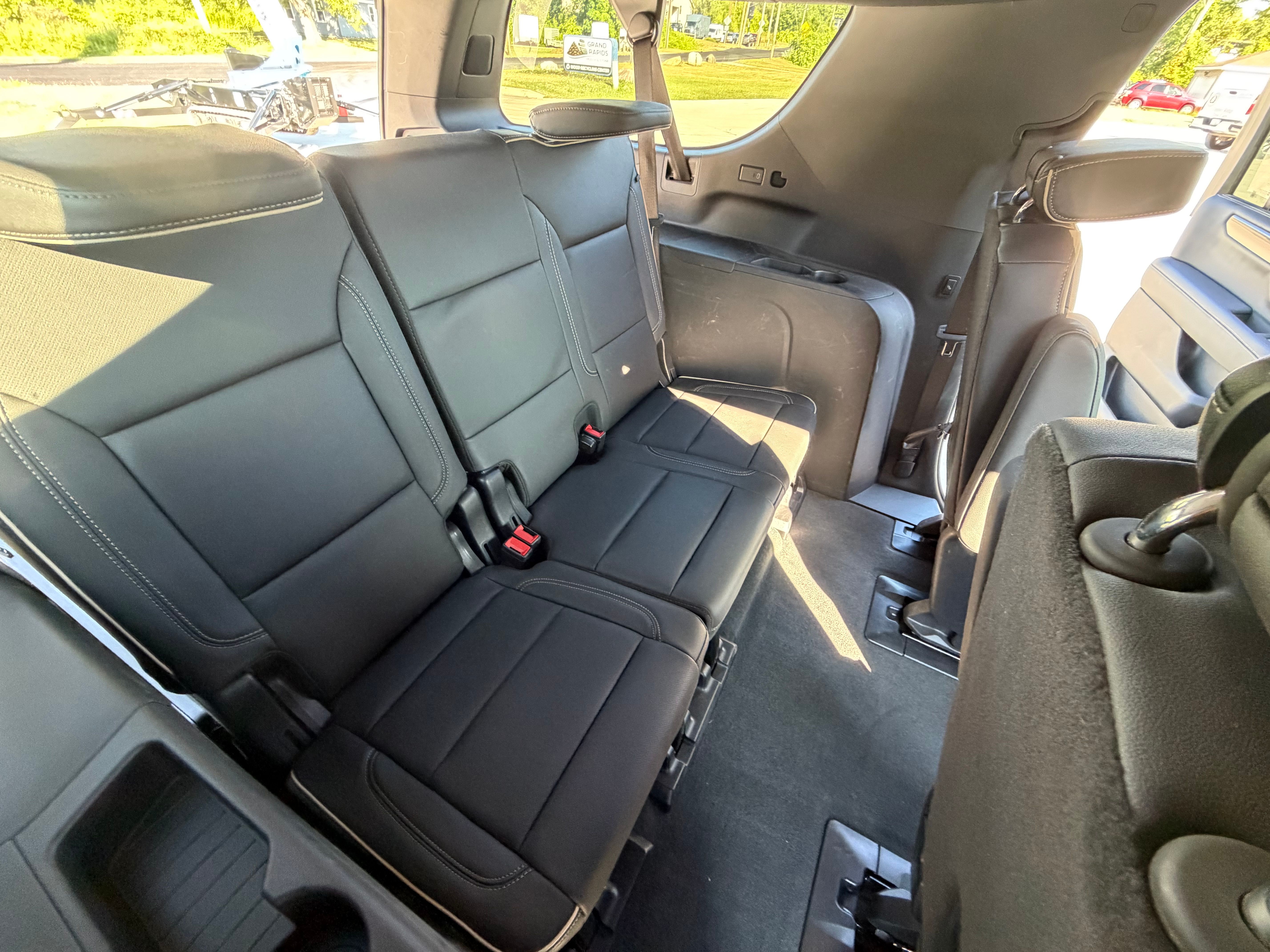 Used 2025 GMC Yukon XL Elevation w/ Elevation Premium Package AWD/4WD image 14