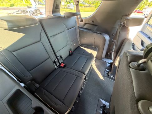 Used 2025 GMC Yukon XL Elevation w/ Elevation Premium Package AWD/4WD image 14
