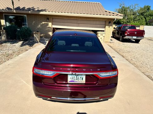 Used 2017 Lincoln Continental Select image 4