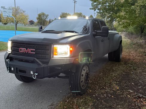 Used 2012 GMC Sierra 3500 SLE w/ SLE Preferred Package image 2