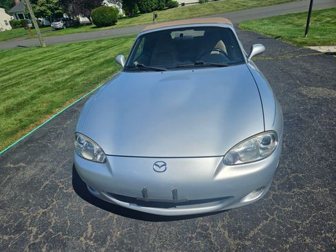 Used 2001 MAZDA MX-5 Miata RWD image 8