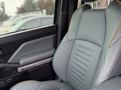 Used 2025 Toyota Tacoma 4x4 Double Cab Hybrid image 9