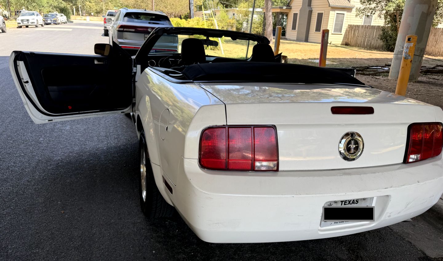 Used 2009 Ford Mustang Convertible RWD image 4