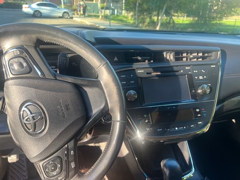 Used 2016 Toyota Avalon Touring image 6