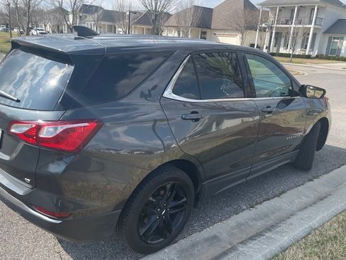 Used 2020 Chevrolet Equinox LT w/ Sport Edition image 5