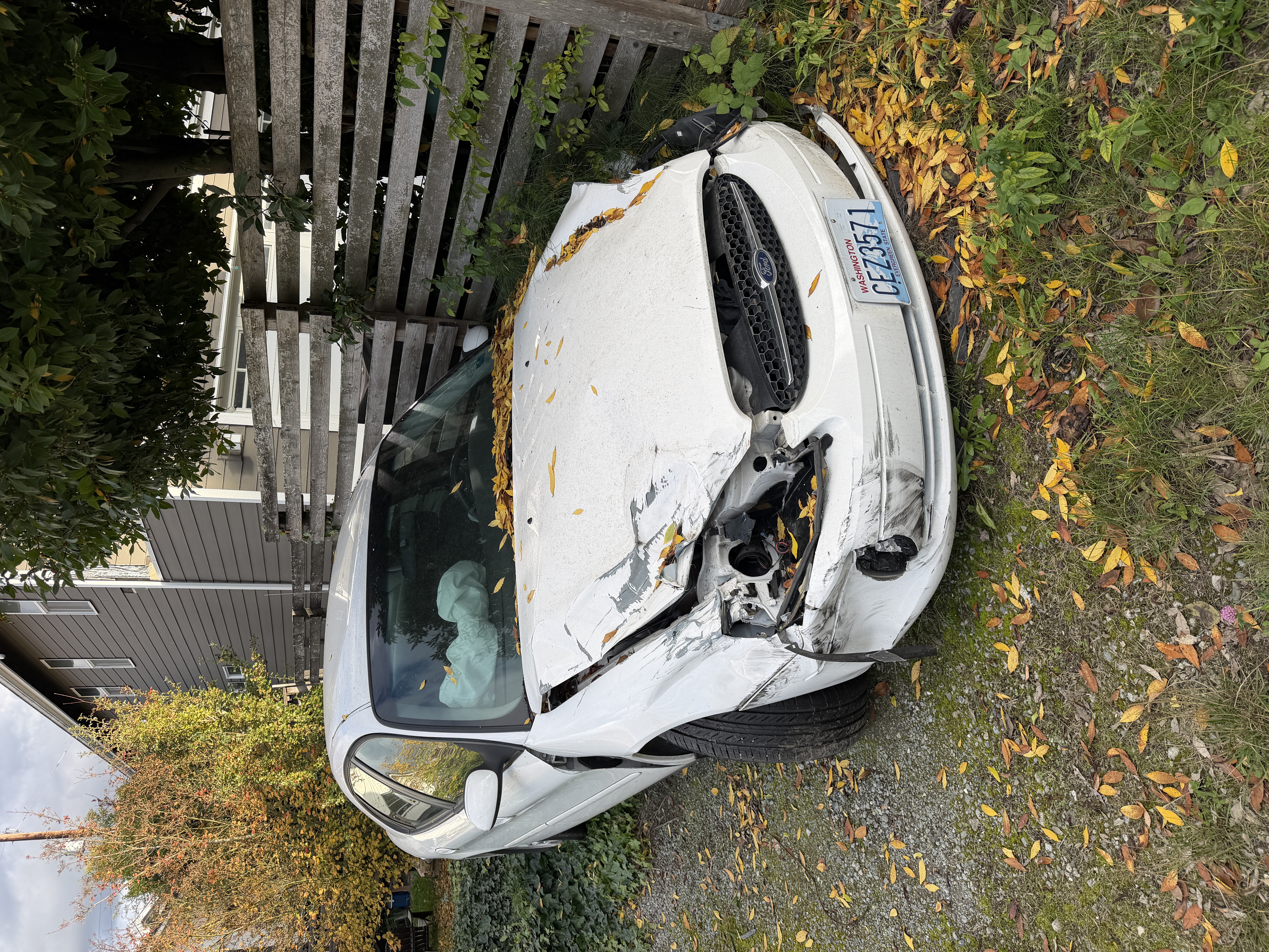 Used 2000 Ford Taurus SE FWD image 1