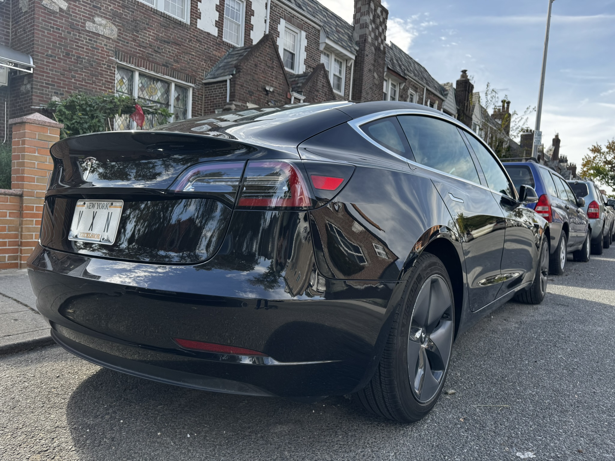 Used 2018 Tesla Model 3 Long Range RWD image 5