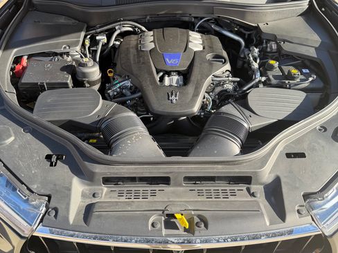 Used 2017 Maserati Levante S image 13