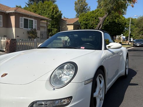 Used 2006 Porsche 911 Carrera 4 image 2