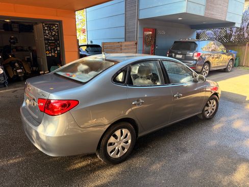 Used 2010 Hyundai Elantra GLS FWD image 12