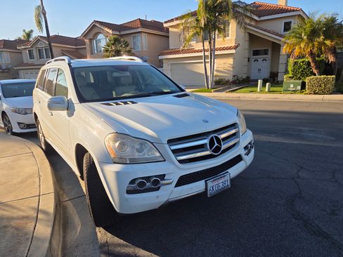 Used 2010 Mercedes-Benz GL 450 4MATIC image 1