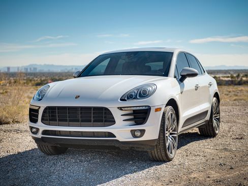 Used 2017 Porsche Macan w/ Dark Walnut Interior Package image 1