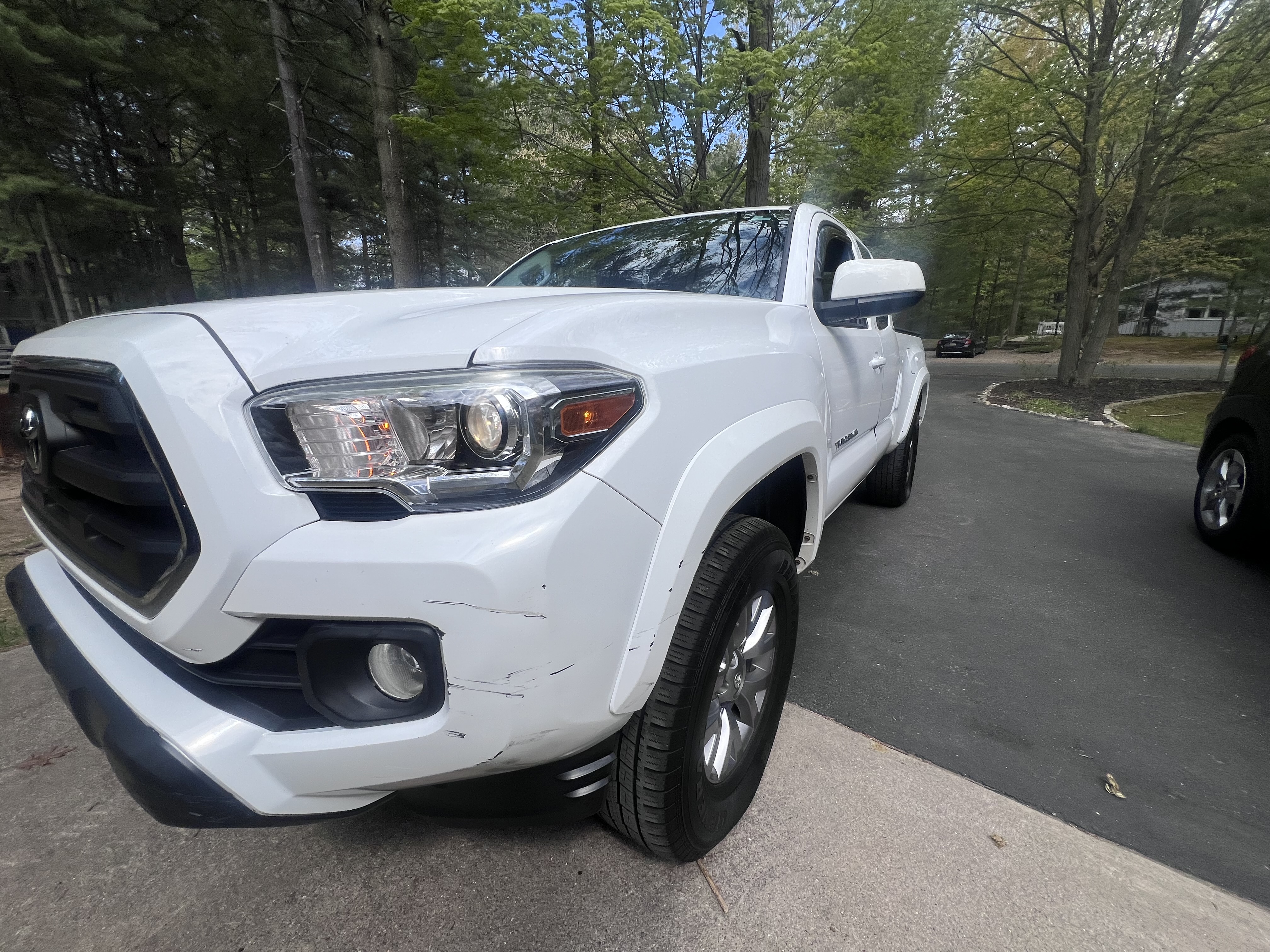 Used 2017 Toyota Tacoma SR5 w/ Tow Package AWD/4WD image 4