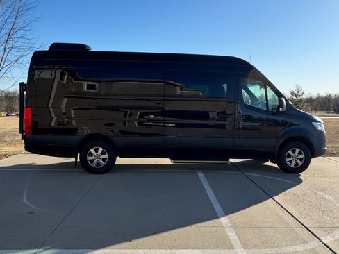 Used 2020 Mercedes-Benz Sprinter 2500 image 1