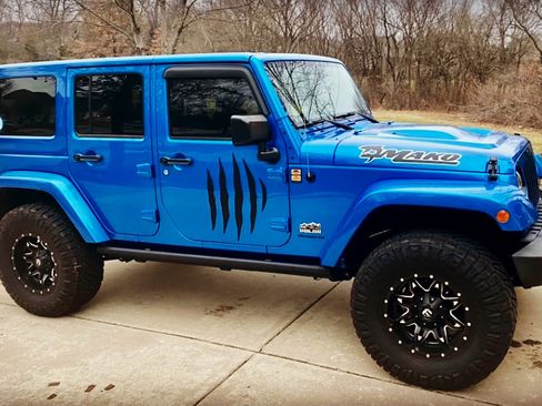 Used 2014 Jeep Wrangler Unlimited Sahara image 4