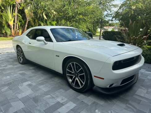 Used 2023 Dodge Challenger R/T RWD image 5