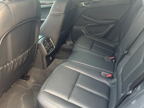 Used 2023 Porsche Macan AWD/4WD image 10