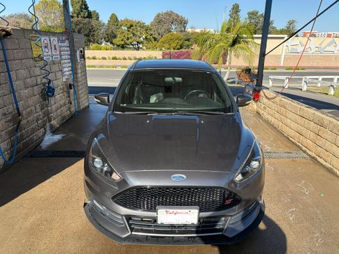 Used 2017 Ford Focus ST w/ Equipment Group 402A image 2