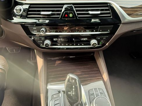 Used 2020 BMW 530i xDrive w/ M Sport Package image 10