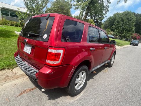 Used 2010 Ford Escape XLS FWD image 3