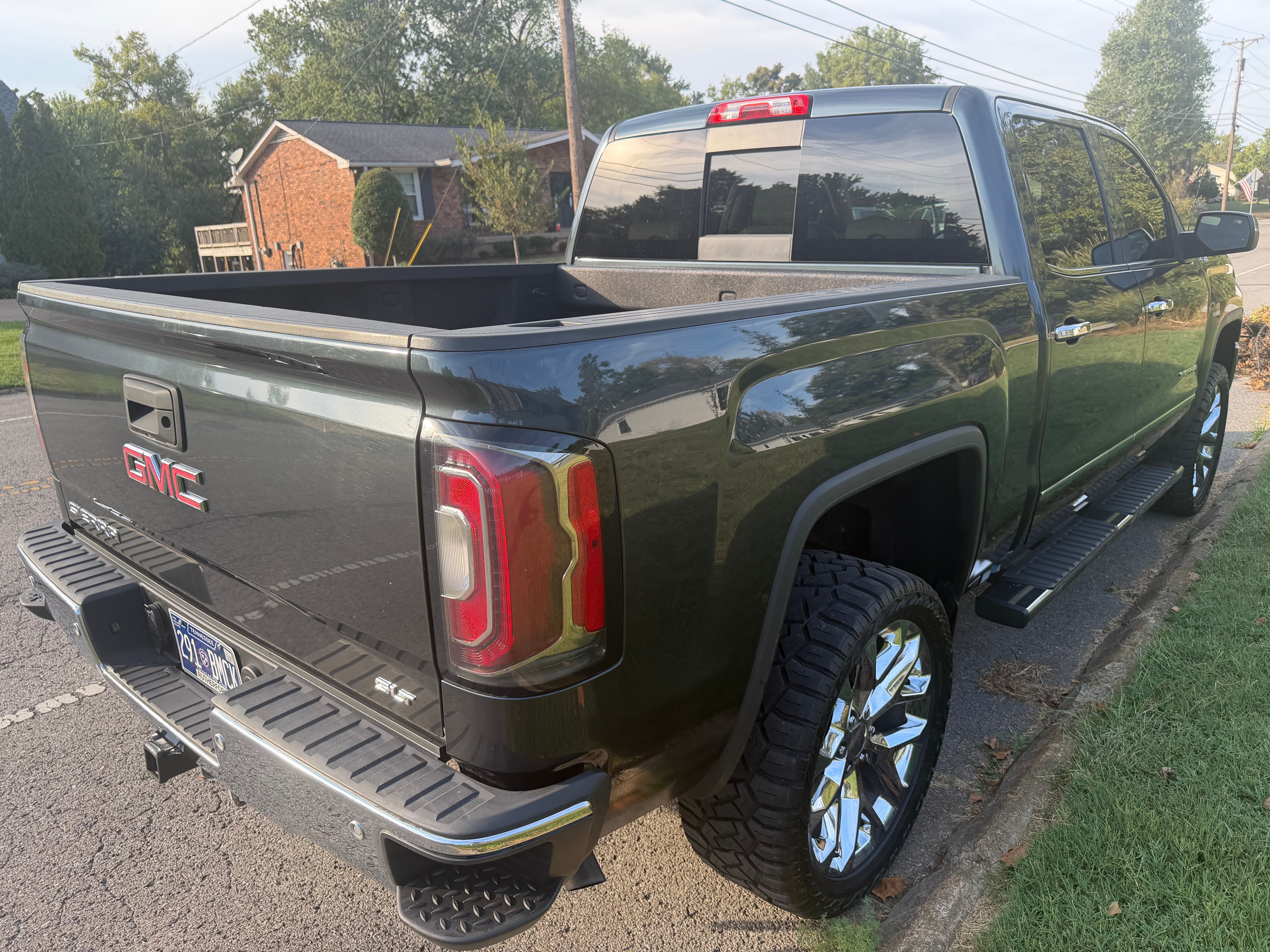 Used 2018 GMC Sierra 1500 SLT w/ SLT Premium Package AWD/4WD image 26