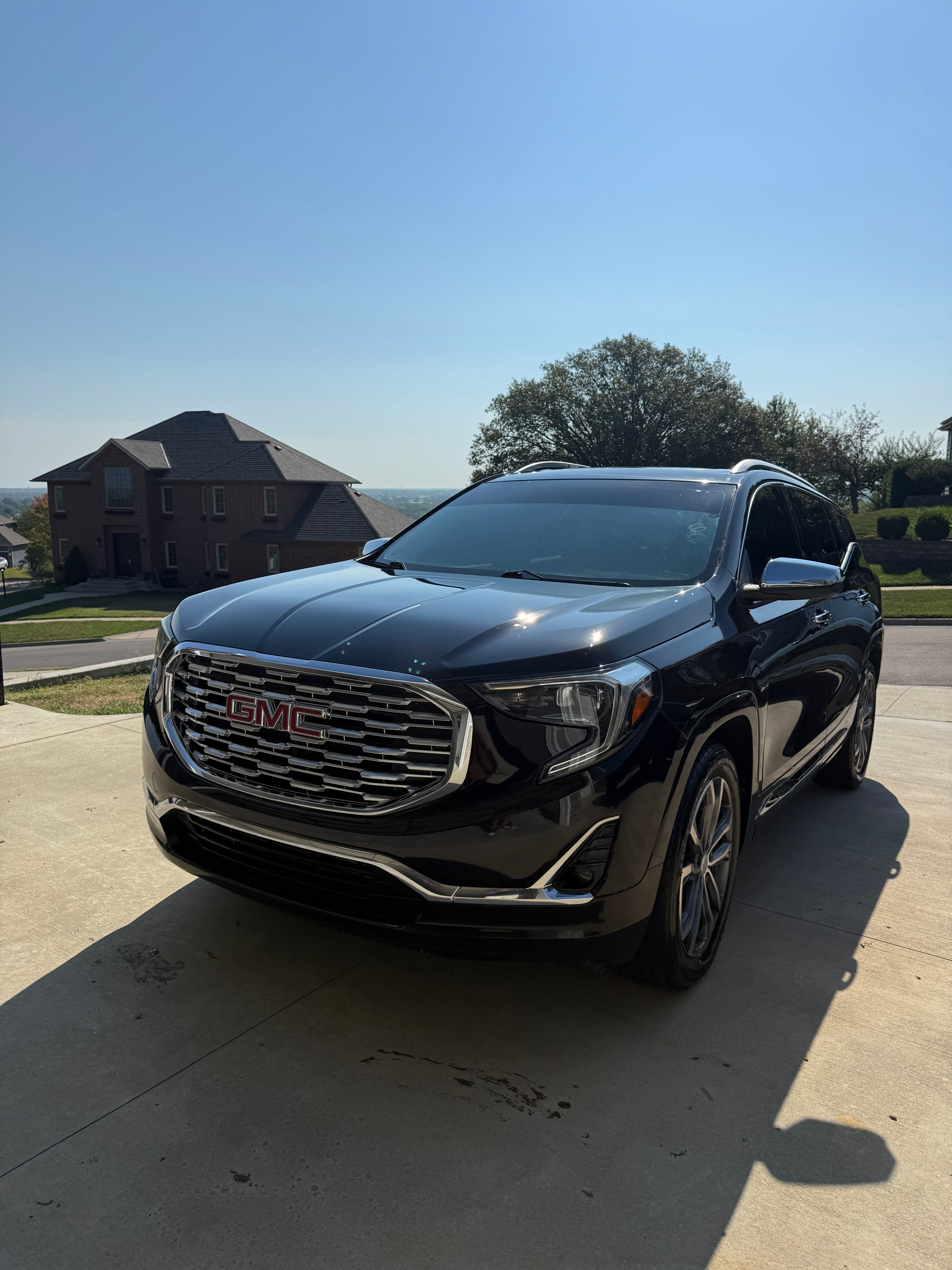 Used 2019 GMC Terrain Denali w/ Comfort Package FWD image 1