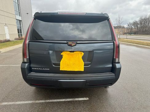 Used 2019 Cadillac Escalade Platinum image 4