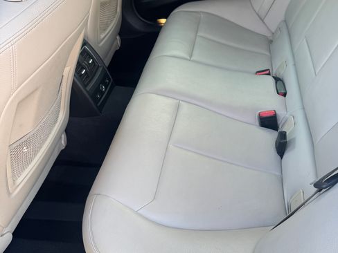 Used 2017 BMW 330i xDrive Sedan AWD/4WD image 9