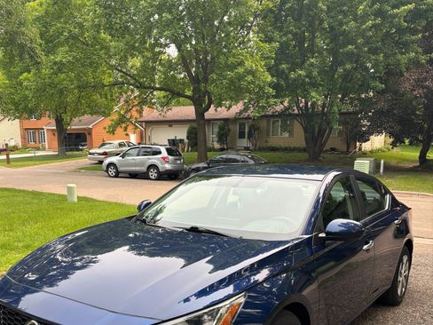 Used 2019 Nissan Altima 2.5 S image 1