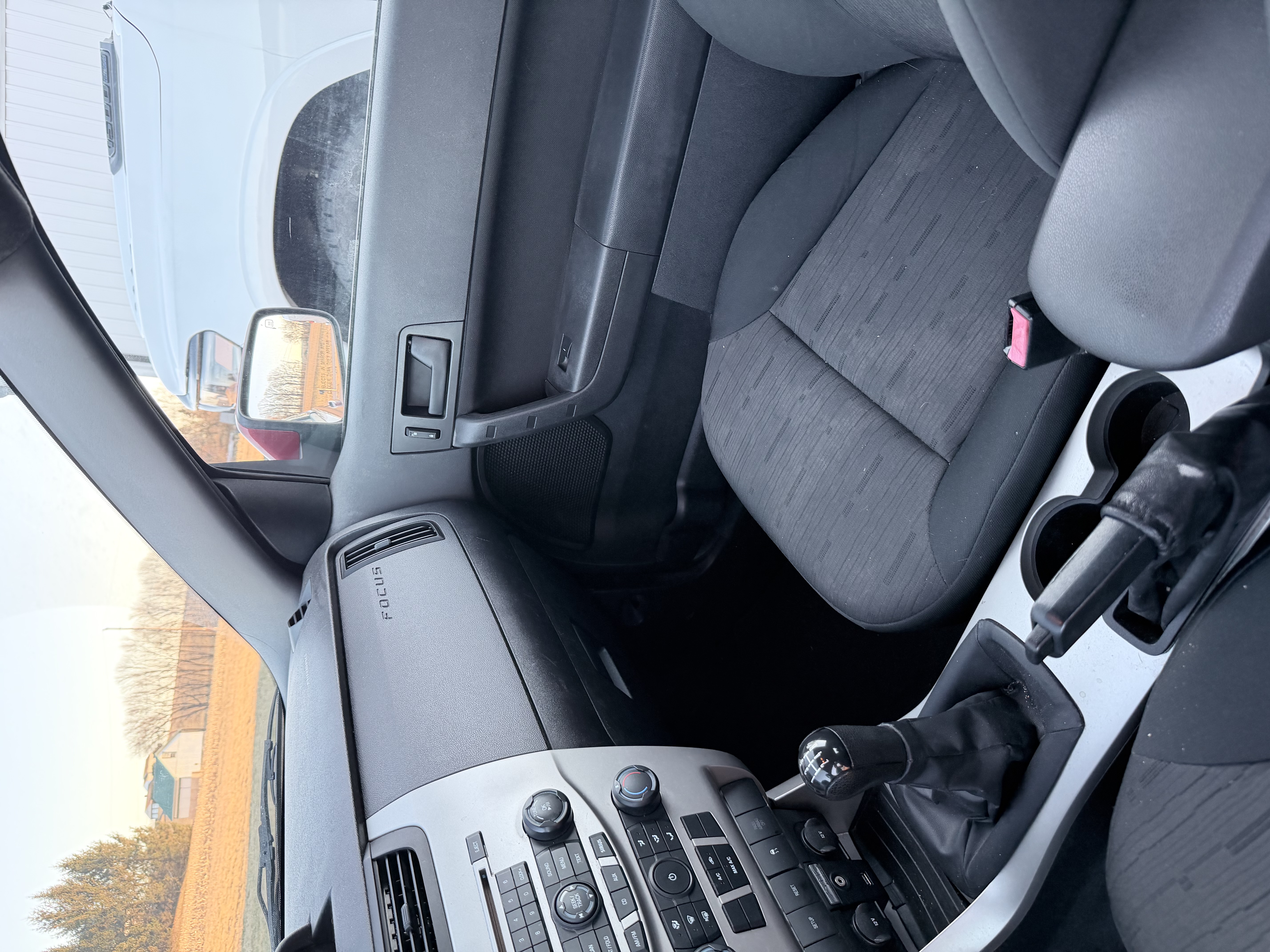 Used 2010 Ford Focus SE FWD image 10