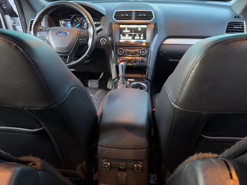 Used 2016 Ford Explorer XLT w/ Equipment Group 202A image 12