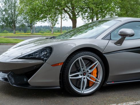 Used 2017 McLaren 570S Coupe image 13