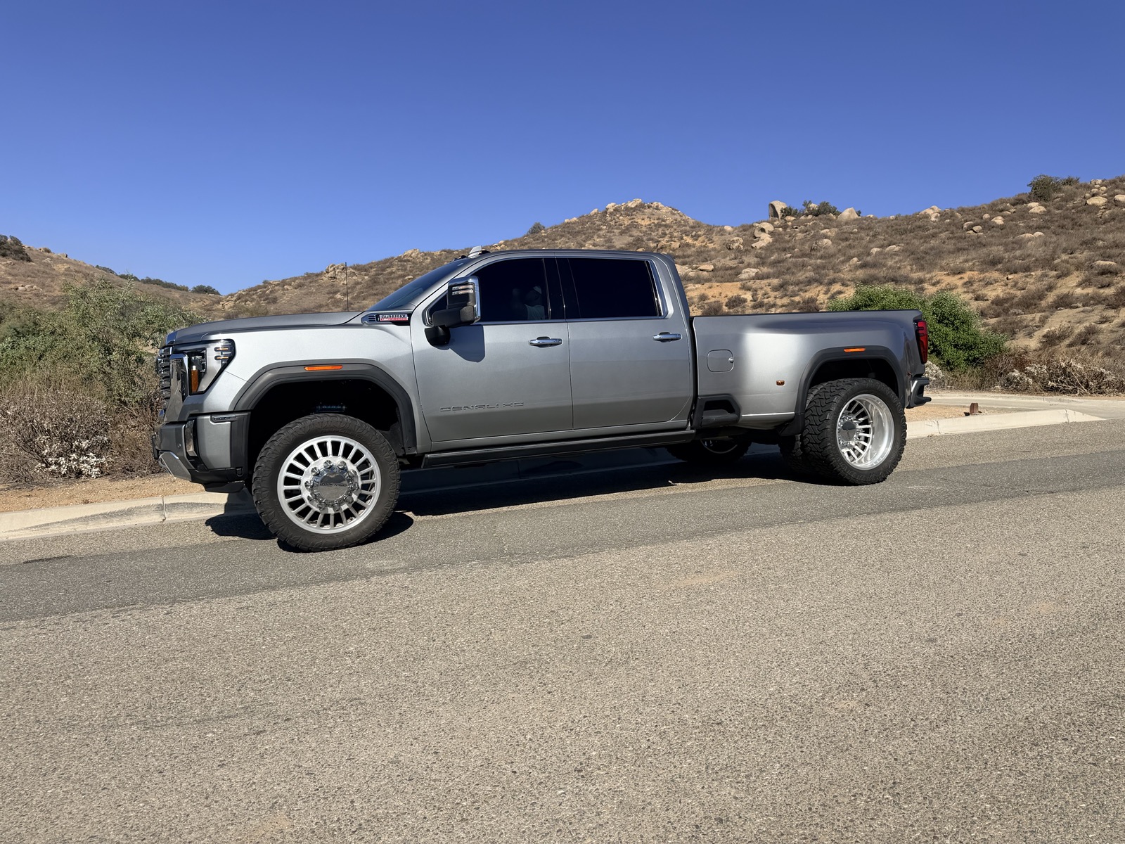 Used 2024 GMC Sierra 3500 Denali w/ Denali Reserve Package AWD/4WD image 5