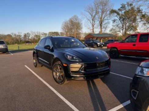 Used 2023 Porsche Macan Turbo image 4