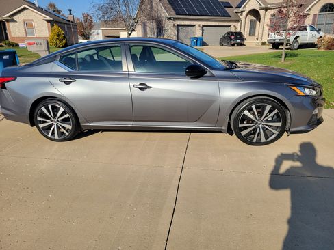 Used 2022 Nissan Altima 2.5 SR image 1