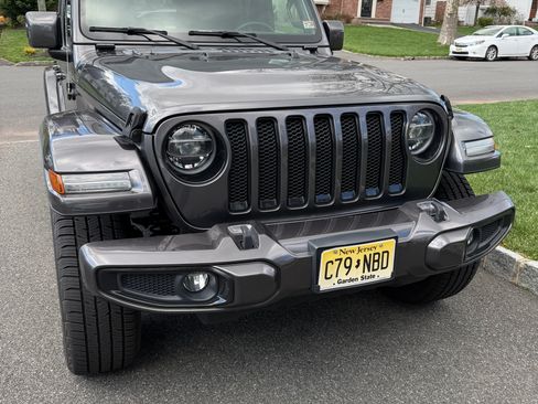 Used 2020 Jeep Wrangler Unlimited Sahara image 2