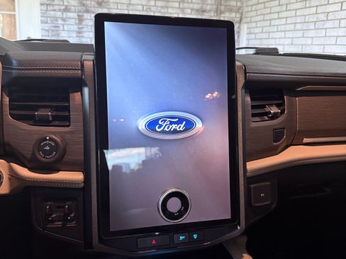 Used 2023 Ford Expedition Max Limited image 14