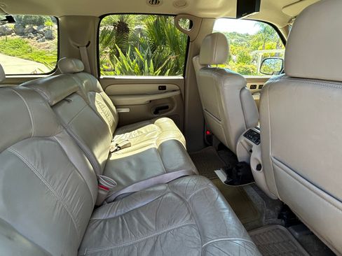 Used 2001 Chevrolet Suburban LT w/ LT Preferred Equipment Group AWD/4WD image 8