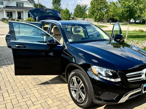 Used 2019 Mercedes-Benz GLC 300 4MATIC image 2