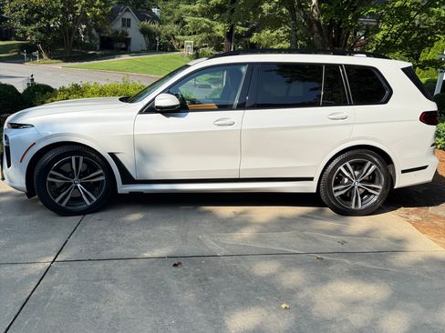 Used 2023 BMW X7 xDrive40i w/ Executive Package AWD/4WD image 14