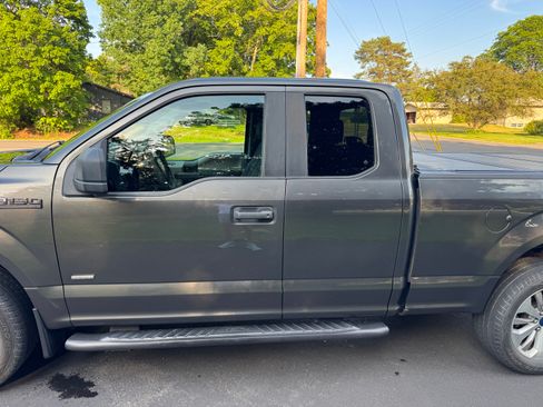 Used 2017 Ford F150 XL w/ Equipment Group 101A Mid AWD/4WD image 1