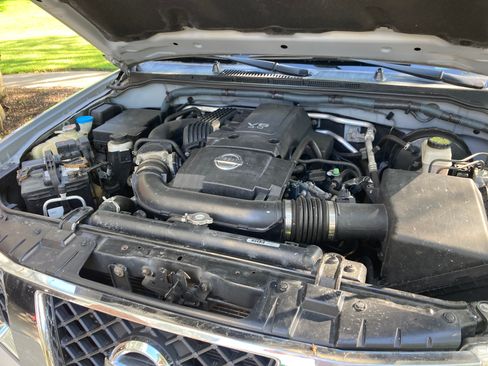 Used 2011 Nissan Frontier SV AWD/4WD image 9