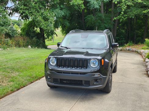 Used 2016 Jeep Renegade Latitude image 1