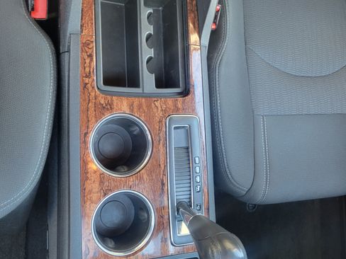 Used 2013 Chevrolet Traverse LT image 21