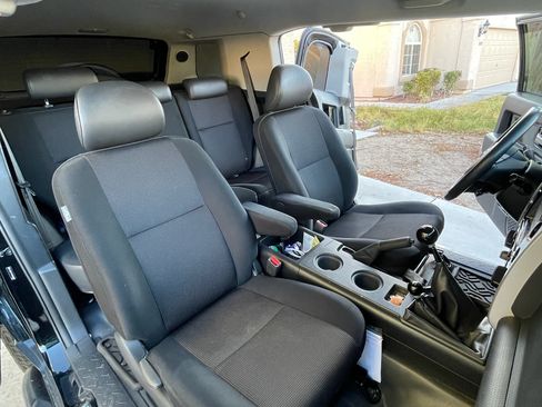 Used 2007 Toyota FJ Cruiser 4WD image 4