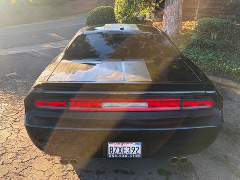 Used 2012 Dodge Challenger R/T image 2