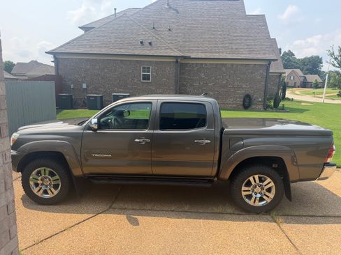 Used 2014 Toyota Tacoma 4x4 Double Cab w/ Limited Package image 1